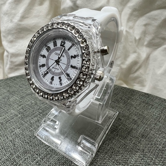 NWOT…GENEVA QUARTZ WATCH, WHITE BAND LED WATCH COLOR CHANGING. AMAZING SPORT. - Picture 9 of 16